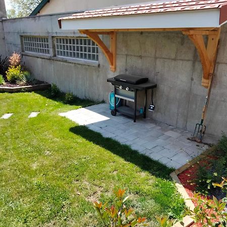 Séjour en amoureux avec jacuzzi et sauna Balbigny Extérieur photo
