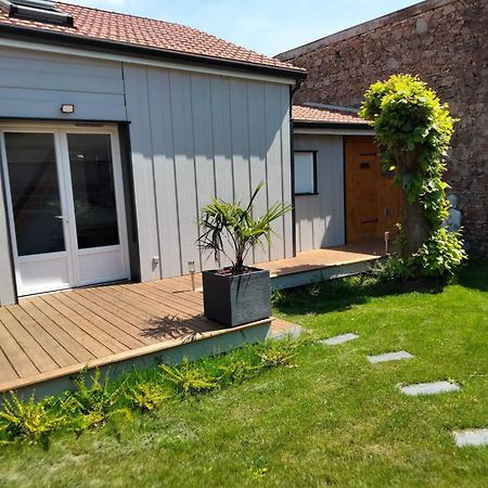 Séjour en amoureux avec jacuzzi et sauna Balbigny Extérieur photo