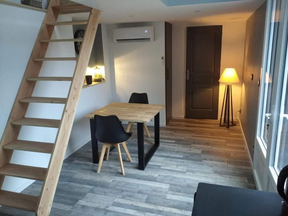 Séjour en amoureux avec jacuzzi et sauna Balbigny Extérieur photo