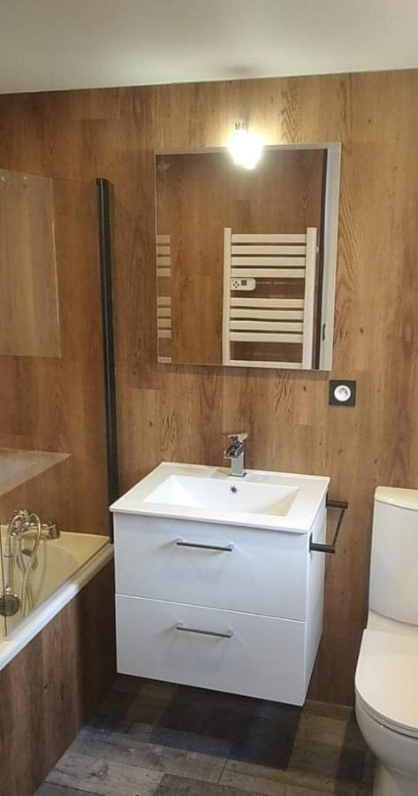 Séjour en amoureux avec jacuzzi et sauna Balbigny Extérieur photo