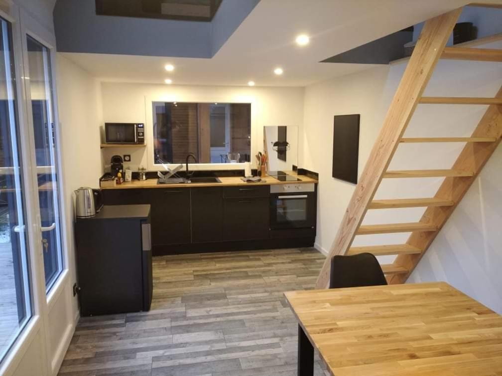 Séjour en amoureux avec jacuzzi et sauna Balbigny Extérieur photo