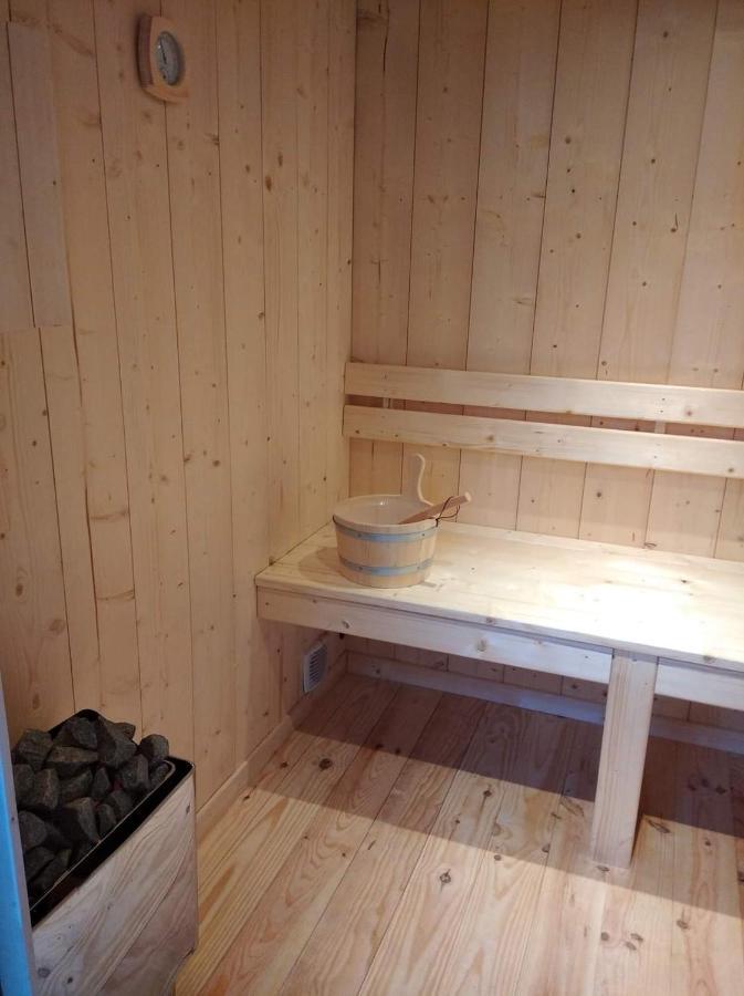 Séjour en amoureux avec jacuzzi et sauna Balbigny Extérieur photo